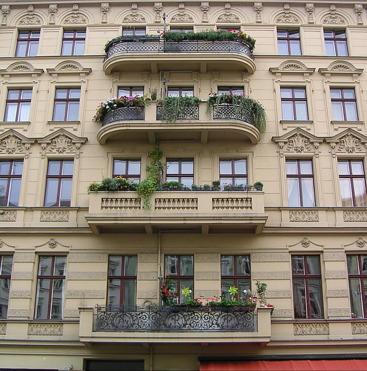 Fassade des Hauses, Balkon rmazza, Kreuzberg, Berlin