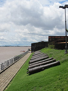 Belem, Brasilien, gamla hamnen fort, Amazonfloden, sextonhundratalet kanoner, museet