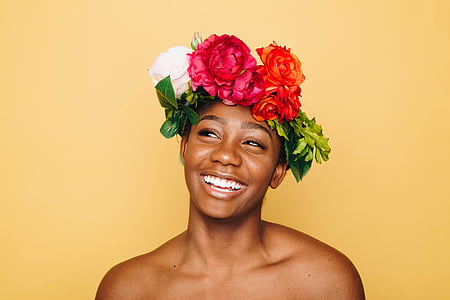 adulto, expresión facial, mujer, Corona de flores, flores, feliz, Señora