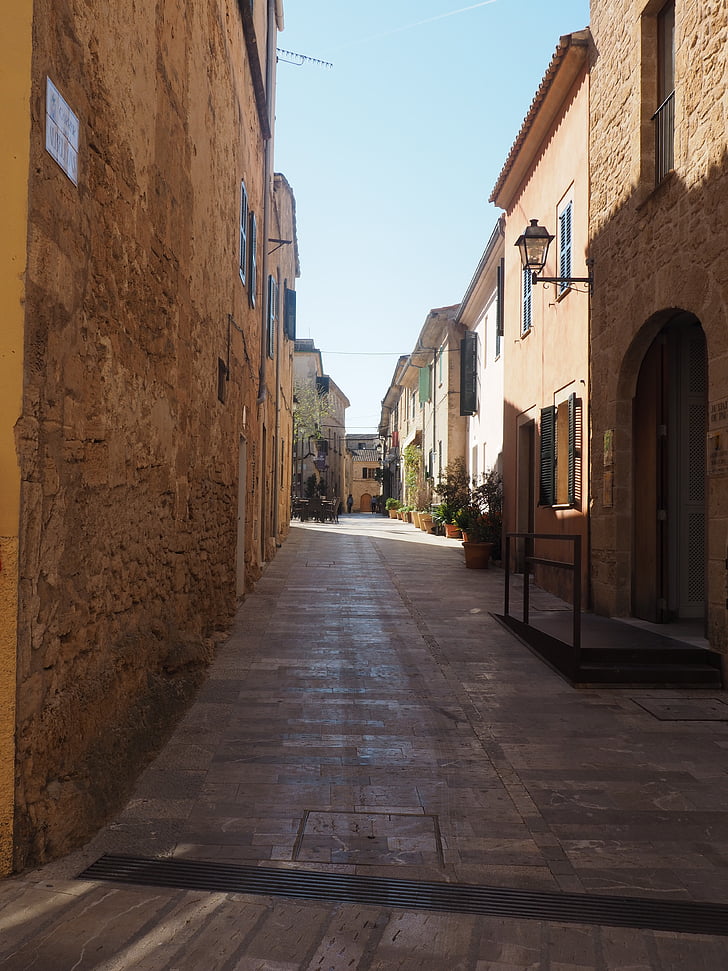 Alcudia, Mallorca, Spania, Alcudia, veien, Alley, fasader