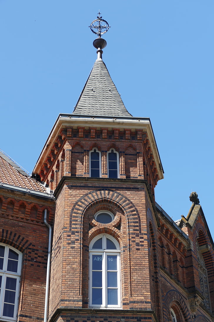 Braunšveigo technikos universitetas, istoriniame pastate, Braunšveigas, stogo