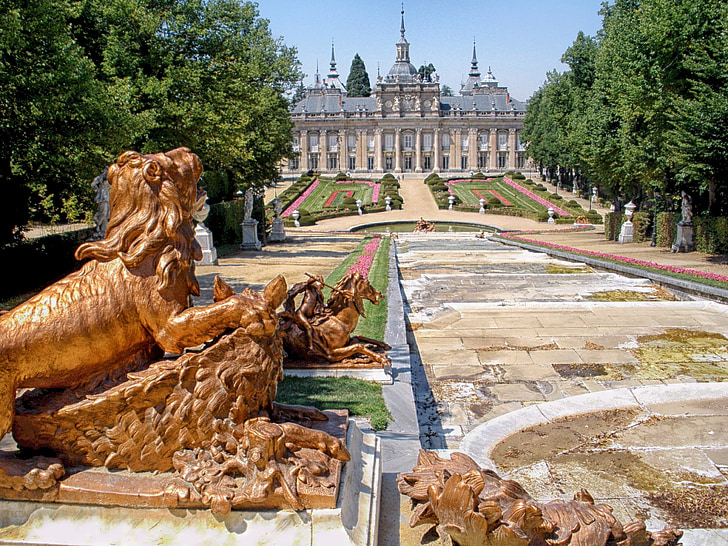 Segovia, Espagne, Palais, architecture, bâtiments, statues, monuments