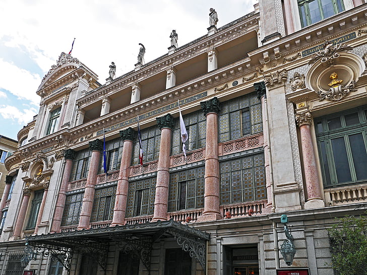 Trevligt, operahus, fasad, huvudentrén, norra sidan, flaggor, historiskt sett