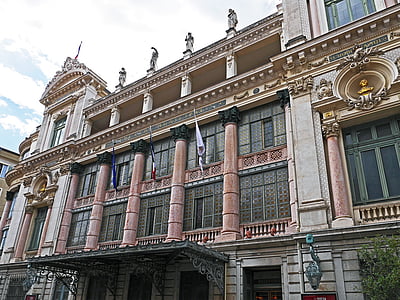 Bom, casa de ópera, fachada, entrada principal, lado norte, bandeiras, Historicamente