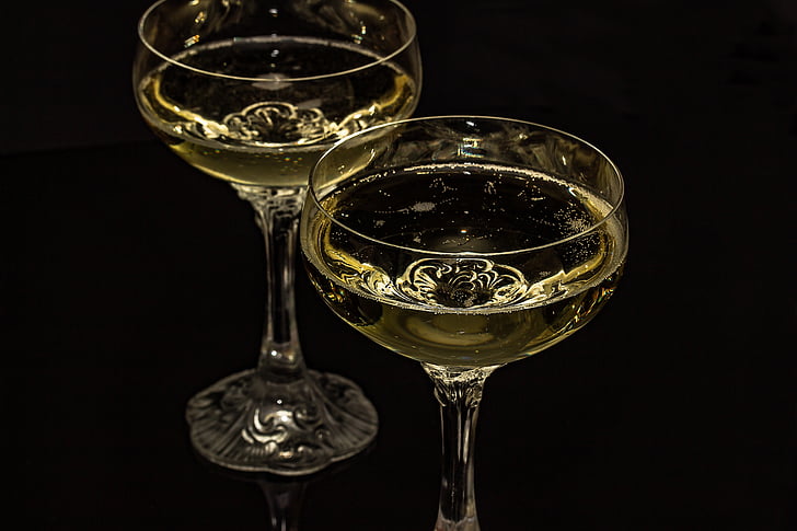 Келихи шампанського, шампанське, окуляри, напій, алкоголь, Ігристі вина, напередодні нового року