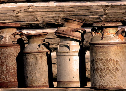 botol-botol susu, kendi, krim, logam, antik, lama, Sejarah