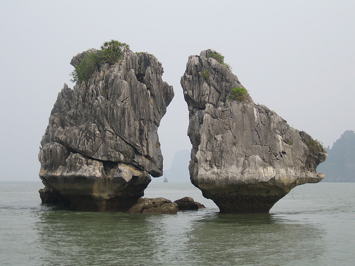 kissing rocks, halong bay, vietnam, water, landscape, scenic, rocks
