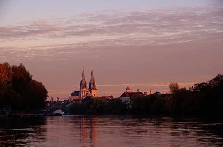 Regensburg, dosvit, večernej oblohe, vody, Dunaj, západ slnka, reflexie