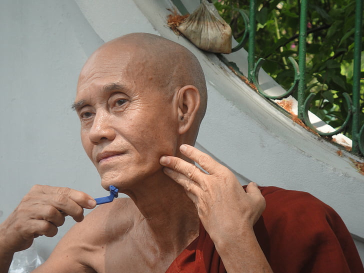 mnich, holení, Myanmar, Barma, péče o pleť obličeje, Senior dospělí, lidé