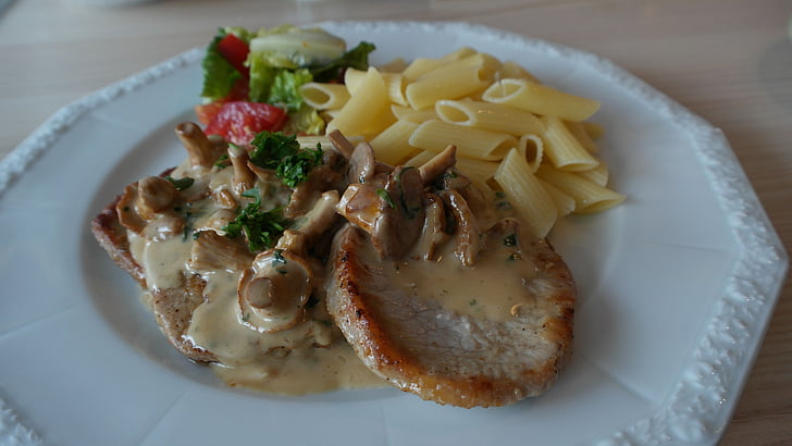 Schnitzel, gris, natur, svampe, champignon sauce, fløde sauce, kød