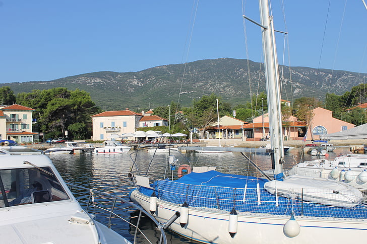 ポート nerezisce, マリ ロシニ島, クロアチア