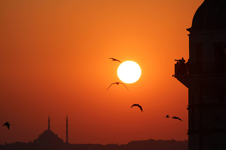 Jaunava ir tornis kiz kulesi, saules, Cami, Istanbul, minarets, jūras piekraste, fons