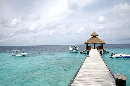 Strandresort, Pier, Ozean, Tropen, BAA atoll, Meer, Seenlandschaft