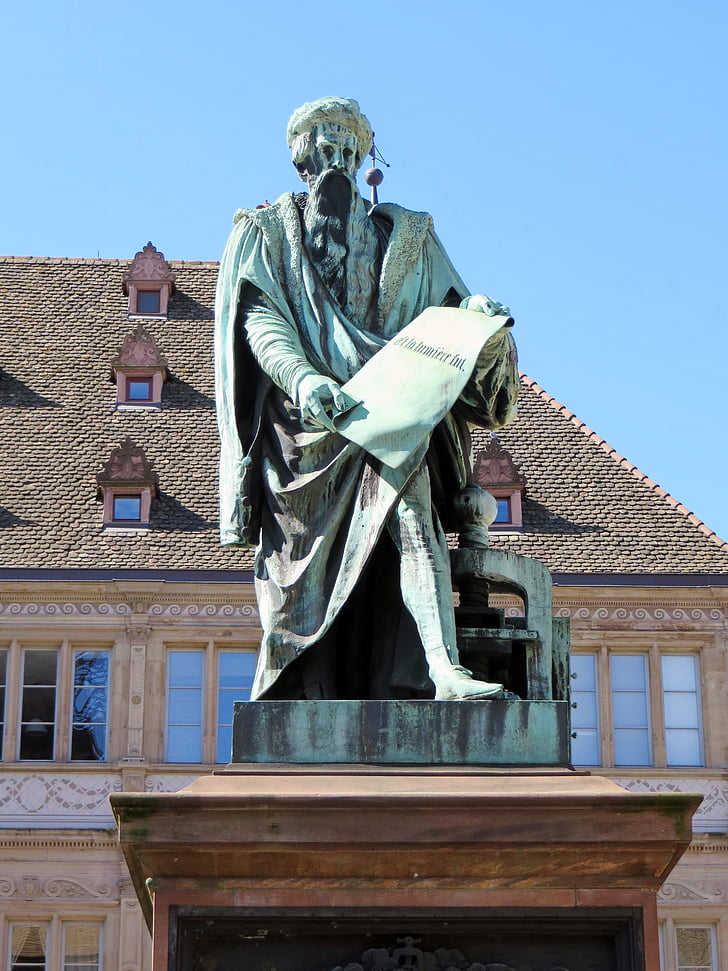 Alsace, Strasbourg, Gutemberg, statue de, bronze, imprimerie, n’oubliez pas de bronze
