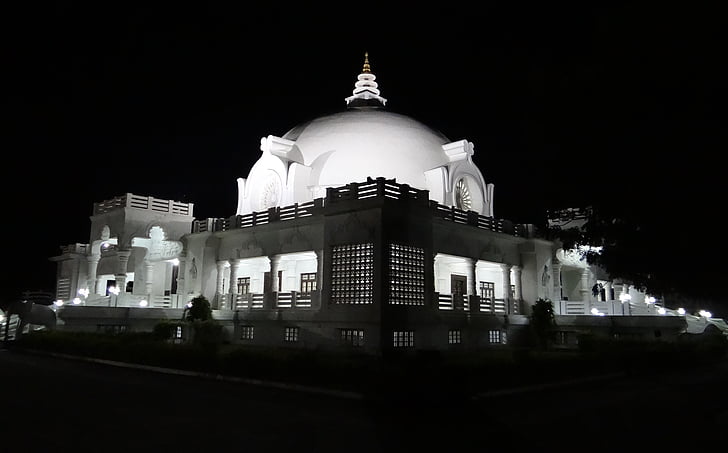 Buda vihar, vista de noche, Gulbarga, Karnataka, India, budismo