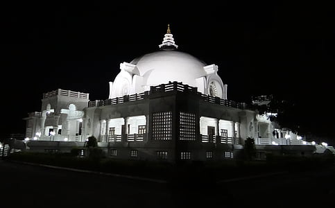 Buddha vihar, Nočný pohľad, gulbarga, Karnataka, India, budhizmus