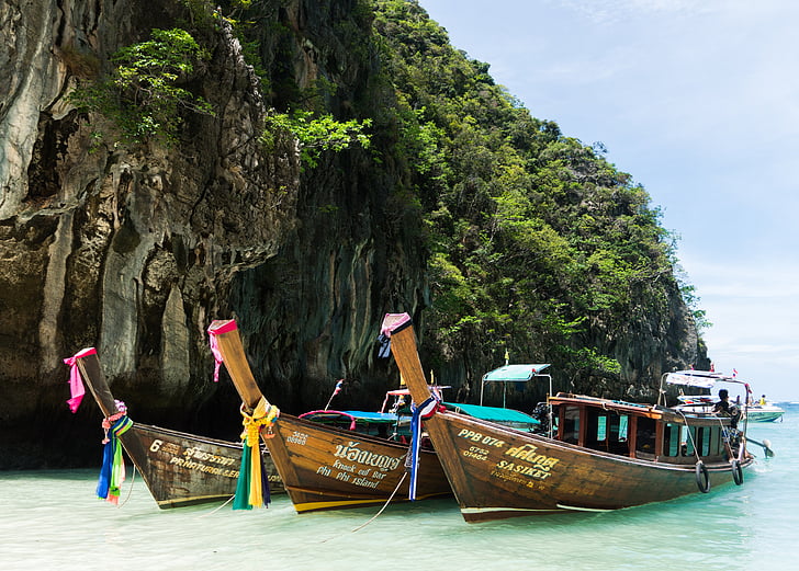 Phi phi island tour, Phuket, fargerike båter, Thailand, sjøen, vann, turisme