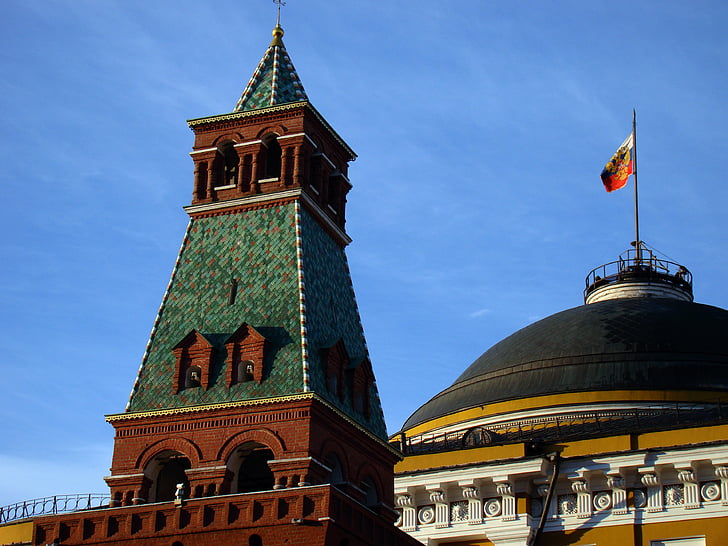 Zvěstování tower, Kremlevskaya nábřeží, zeď, Hotel Grand kremlin palace, kopule, Kreml, Moskva