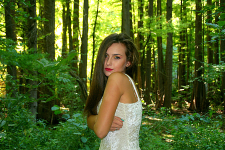 Flicka, skogen, hösten, porträtt, klänning, vit