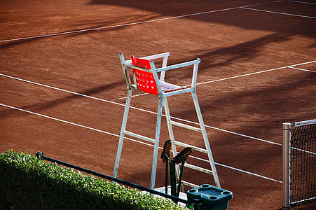 cancha de tenis, árbitro, silla, sol, líneas de