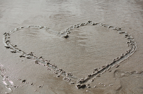 srce, pesek, risanje, ljubezen