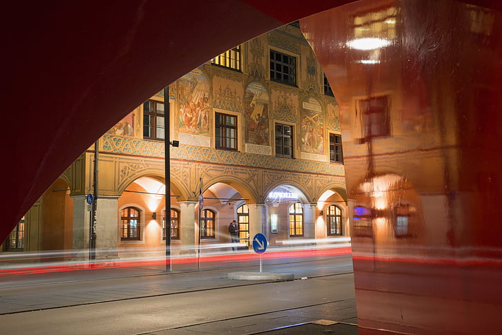 városháza, Ulm, homlokzat, festészet, freskók, falfestmény, éjszakai fénykép