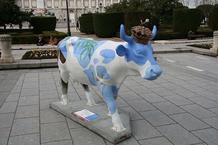 雕塑, 街道, 母牛, 动物, 艺术, 城市