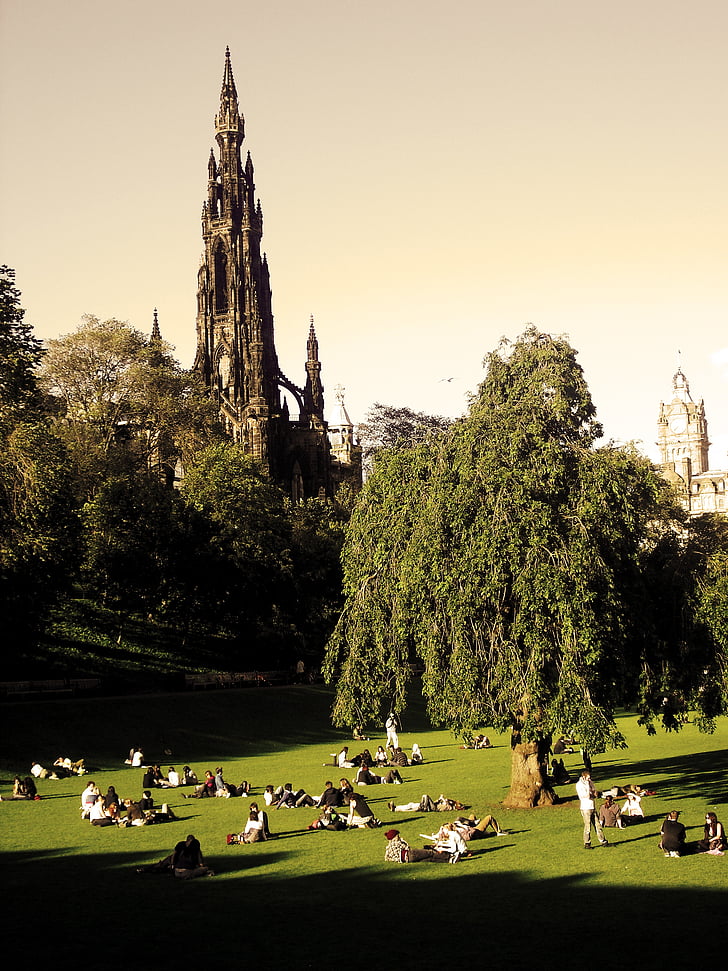 Scott monument, Edynburg, Szkocja, Pomnik, zielony, Park, ludzie