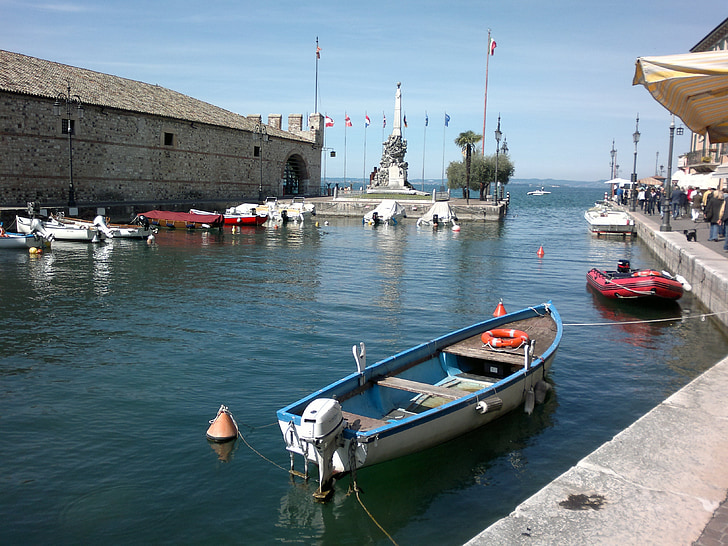 Lazise, Garda, valtys, motorinė valtis, valtis uosto, vandens, nuotaika