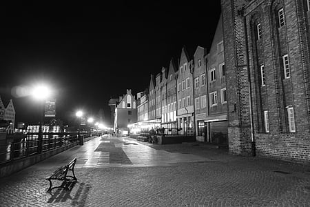 Senamiestis, senas miestas, prie Motlavos, Gdanskas, juoda ir balta, naktį, gatvė
