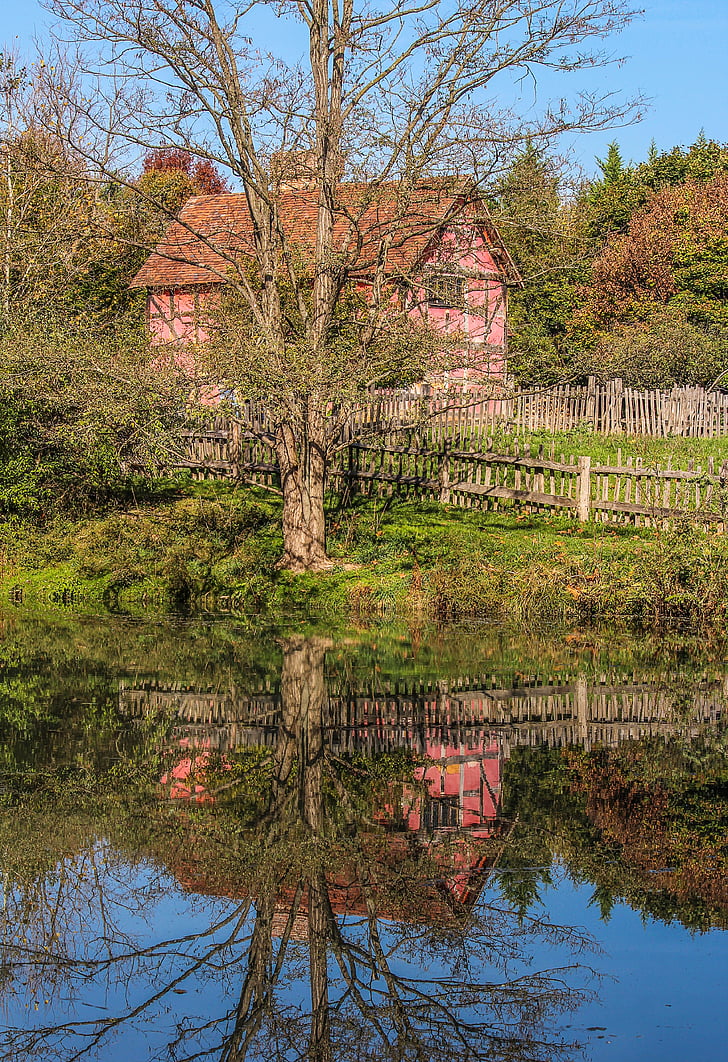Casa in stile Tudor, Museo, stagno, riflessione, autunno, caduta, azienda agricola
