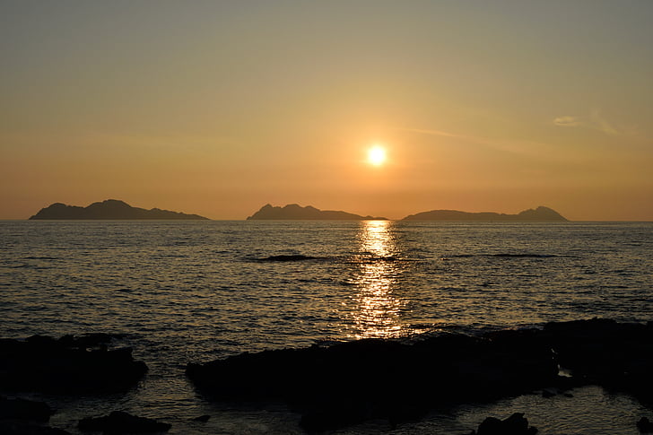 Île du CIES, coucher de soleil, sur stai, Vigo