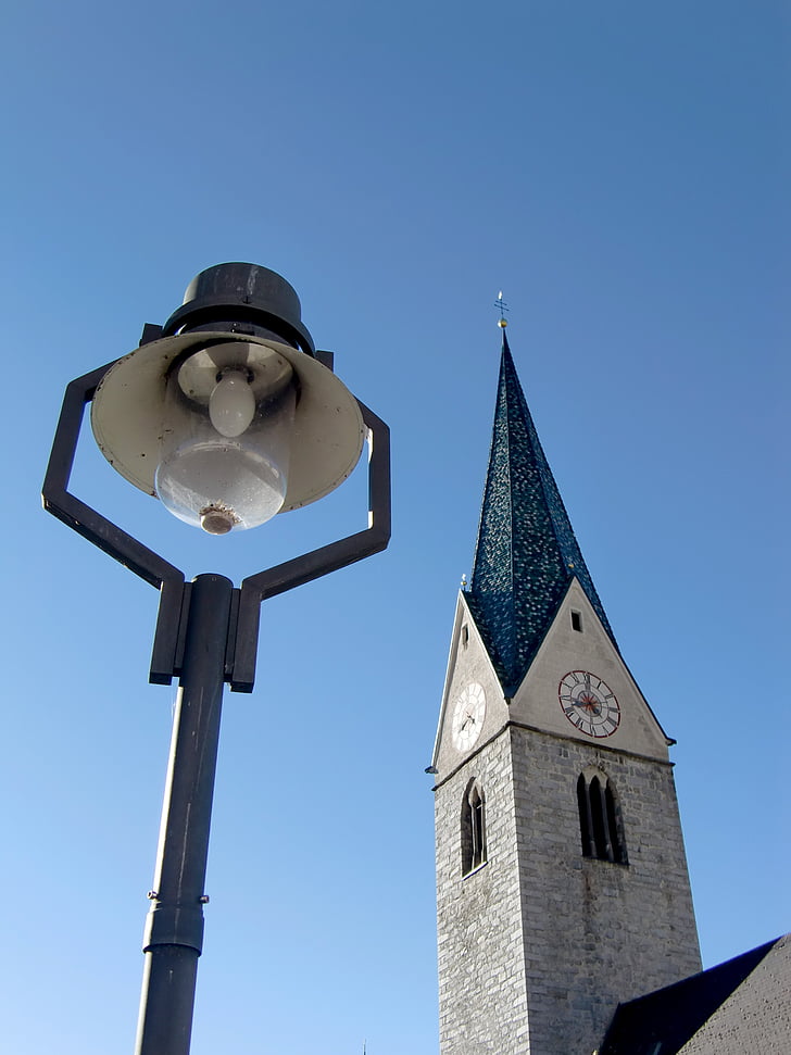 kerk, gotische klokkentoren, hemel, lamp, lantaarn, straat lamp, Zuid-Tirol