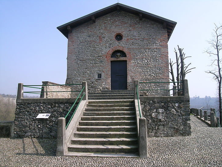 Santuario della rocchetta, Iglesia, Santuario, cornate Adda, arquitectura, escalera