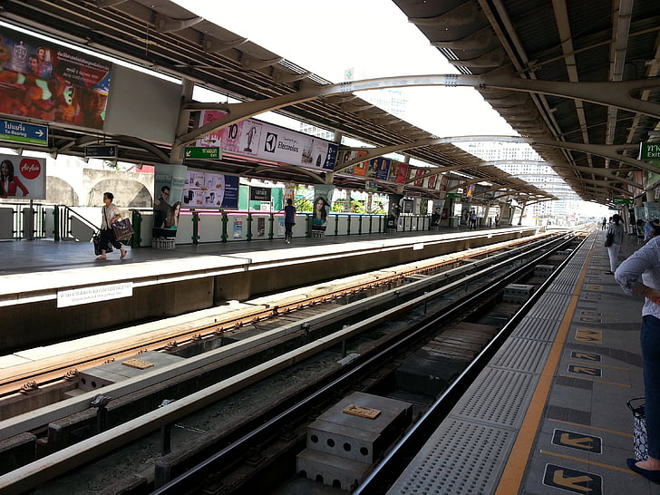 spoorwegen, station, BTS platform, BKK, Bangkok, spoorweg track, trein