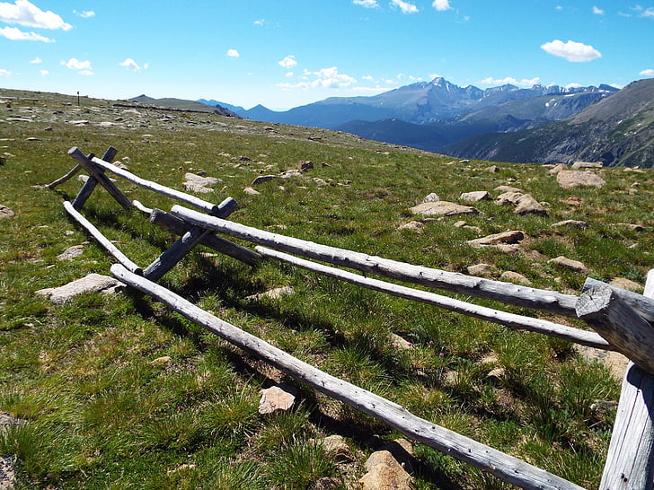 valla de madera, montañas, Colorado, paisaje