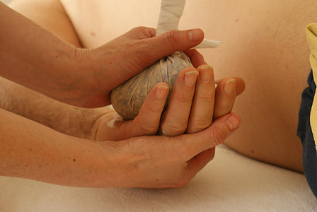 masaža, masaža za opuštanje, wellness masaža, opuštanje, wellness, biljni pečat masaža, biljni marke
