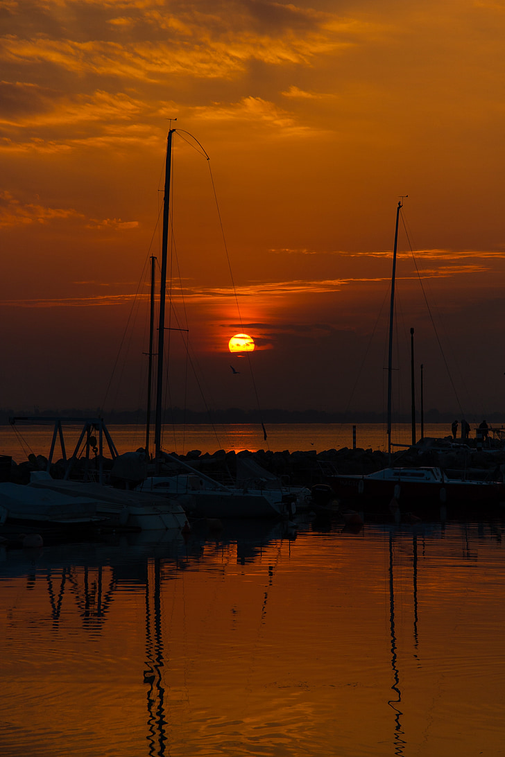 Lago, barcos, Porto, cielo, puesta de sol, vela, barco