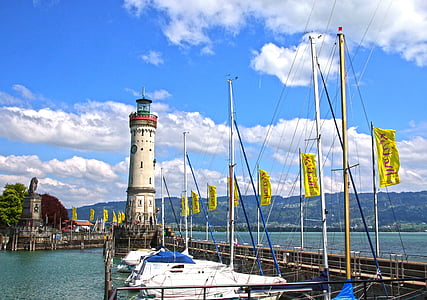 Lindau, Konstanz Gölü, bağlantı noktası, Deniz feneri, tekneler, yelkenli tekne, Bayraklar