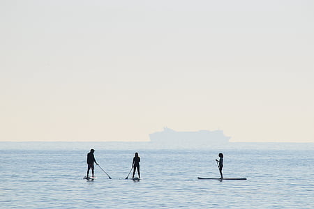 silhouette, personne, debout, planche de surf, en journée, mer, nature