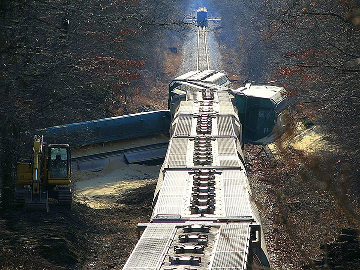 train crash, accident, catastrophe, crash, victims, derail, jump the rails