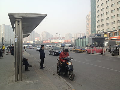Katunäkymä, Beijing, Usva, linja-autoasema, ihmiset, kuljetus, kaupunkien kohtaus