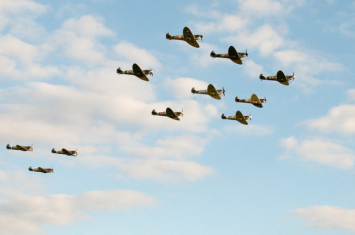 Spitfires, sobrevoo, Airshow, aeronave icônico