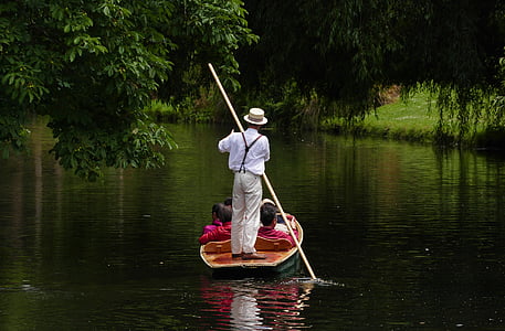 punt βάρκα, ζευγάρι, παίκτης του ιπποδρόμου, εδουαρδιανή ρούχα, ποταμός Avon, Κράιστ Τσέρτς, Νέα Ζηλανδία