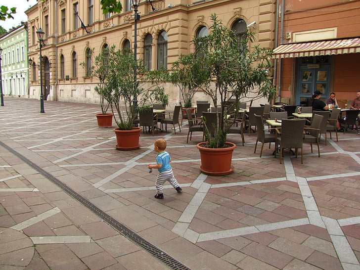 gyerek, egyedül, játék, futás, utca, építészet, Európa