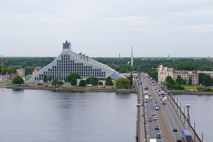 Riga, Lettland-Nationalbibliothek, steinerne Brücke