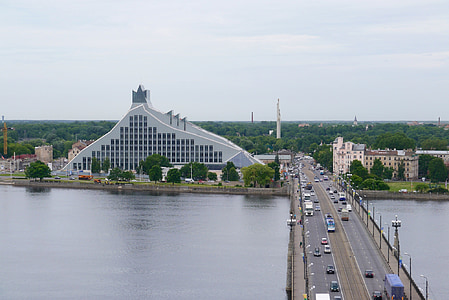 Riga, Bibliothèque nationale de Lettonie, pont de Pierre