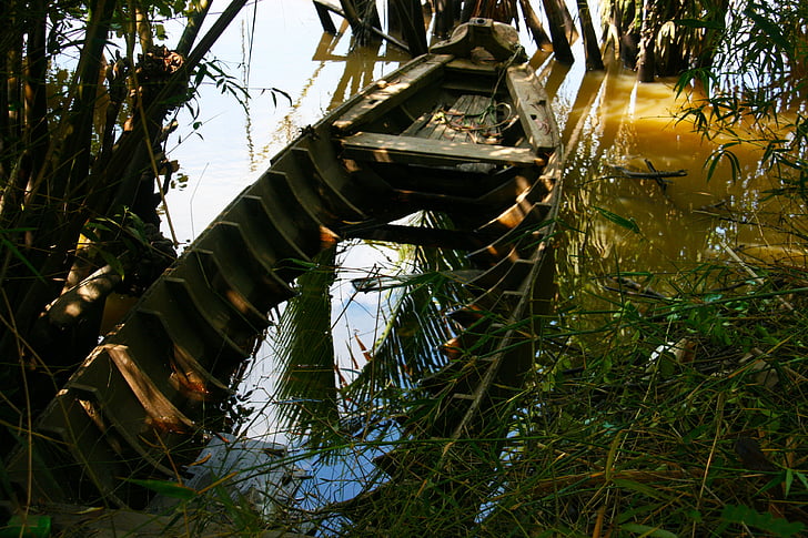 versunkenen Boot, Dschungel, aufgegeben, Boot, Küste, abgestürzt, beschädigt