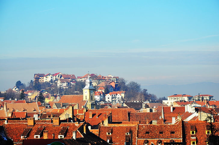 Старе місто, місто в Румунії, дахи будинків, стародавнє місто, Брашов, літо, фортеця