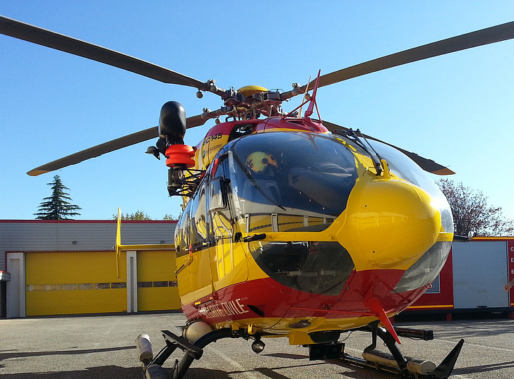 hélicoptère, service d’incendie, secours, Cavaillon, France, assistance, solidarité